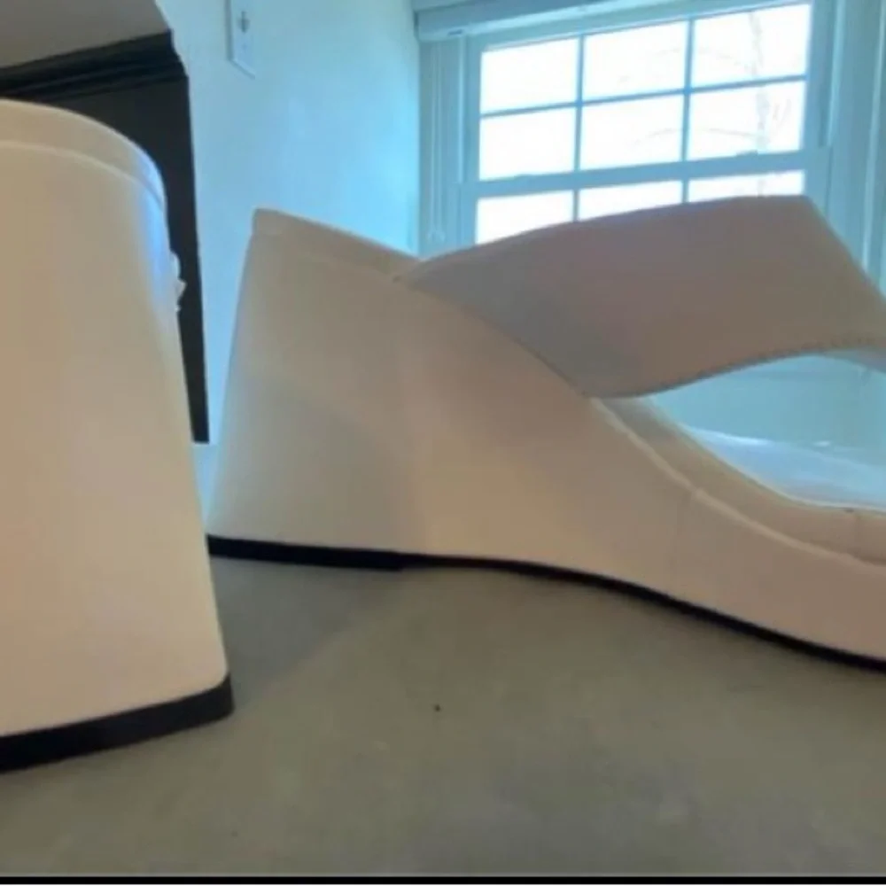 Circus white platform sandles. Size 8 - Picture 5 of 7